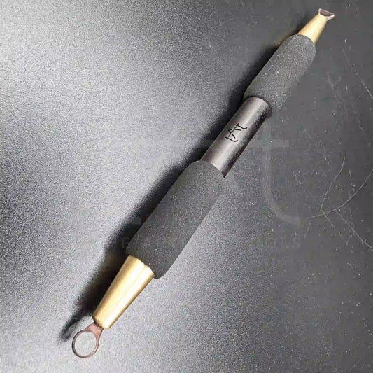 En este vaciador se ven ambas puntas, con la redonda como detalle y al fondo la punta plana