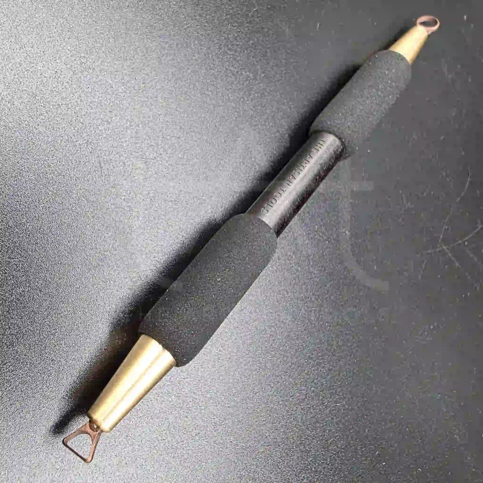 Aquí se ven las 2 puntas del retorneador para arcilla, la redonda y la plana