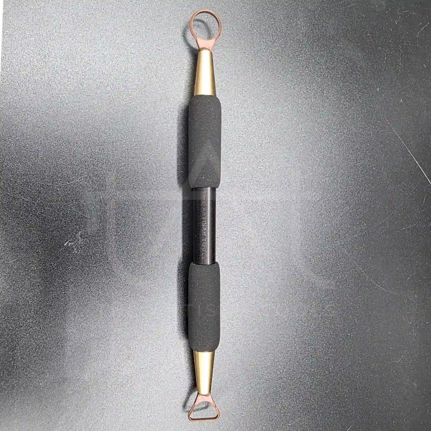 vista desde arriba donde se observan las almohadillas ergonomicas y las dos puntas para retornear arcilla